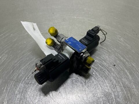 AS900-23117256-Control valve/Lenkumschaltventil 3