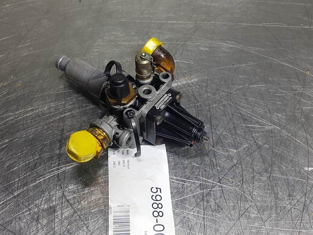 WG18 - Wabco 9753034430 - Pressure controller 2