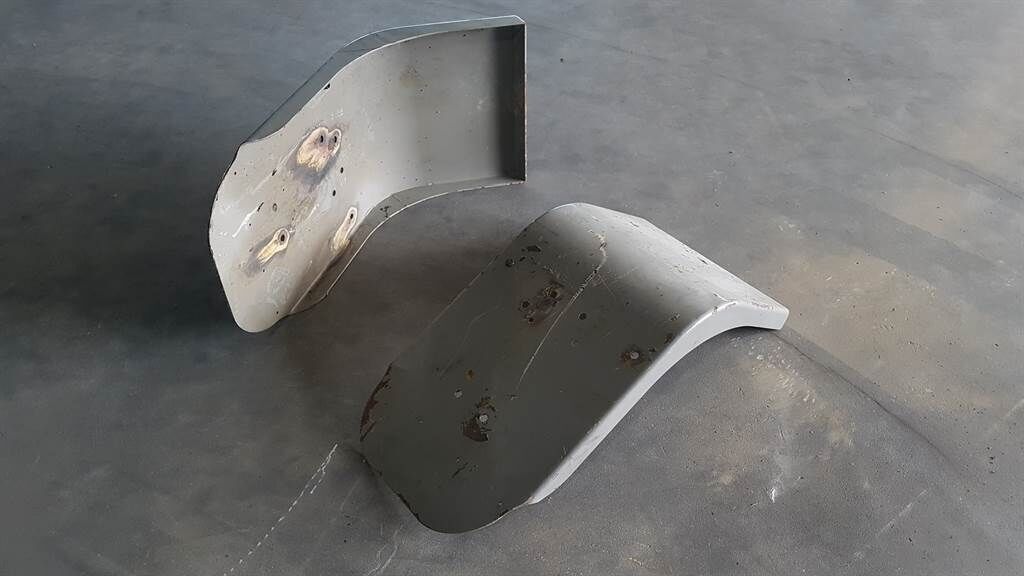 L30B-ZM2814132/ZM2814133-Mud guard/Kotfluegel 1