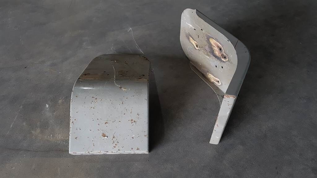 L30B-ZM2814132/ZM2814133-Mud guard/Kotfluegel 2