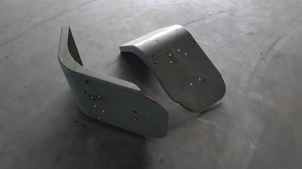 L30B-ZM2814132/ZM2814133-Mud guard/Kotfluegel 3