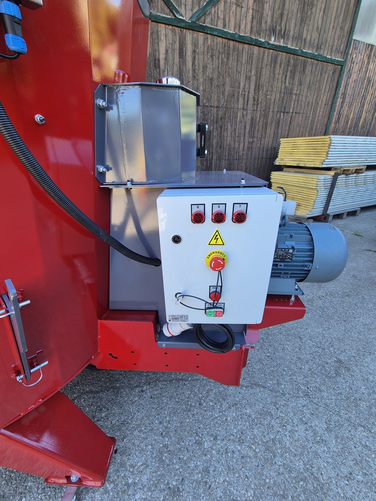elektrischer Futtermischer MINI vertikal 3 m³ 2