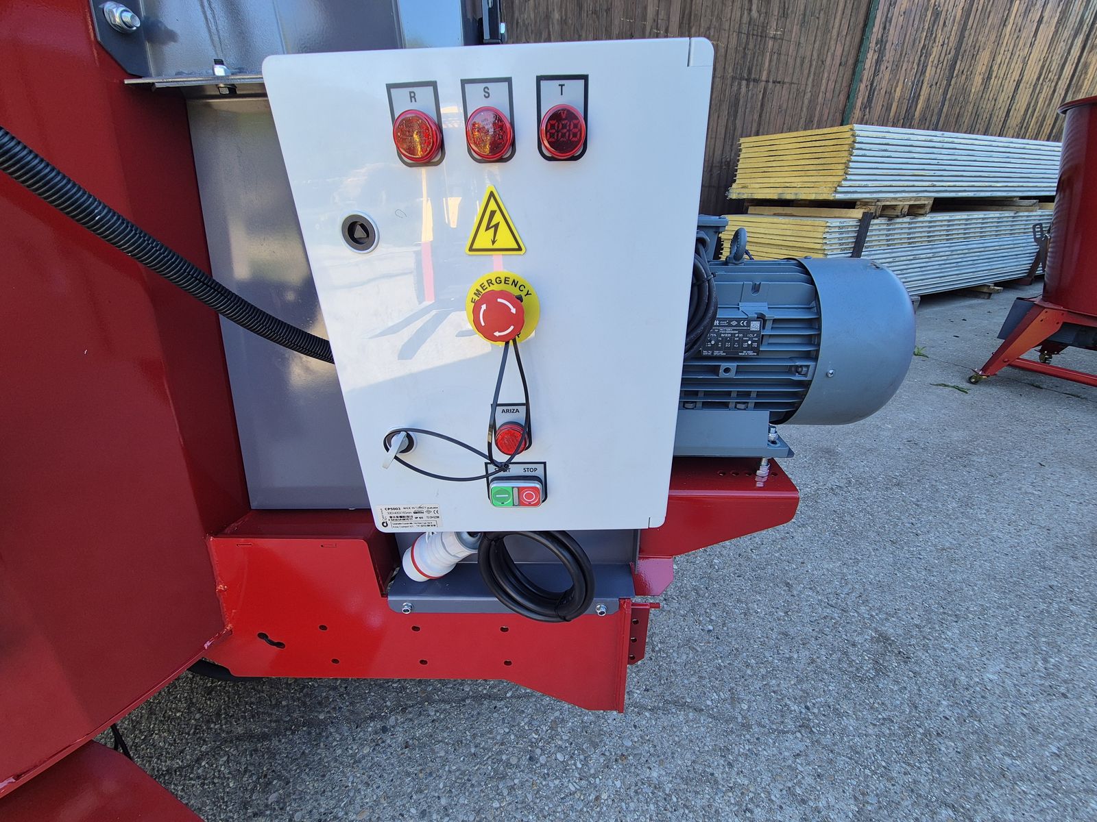 elektrischer Futtermischer MINI vertikal 3 m³ 2