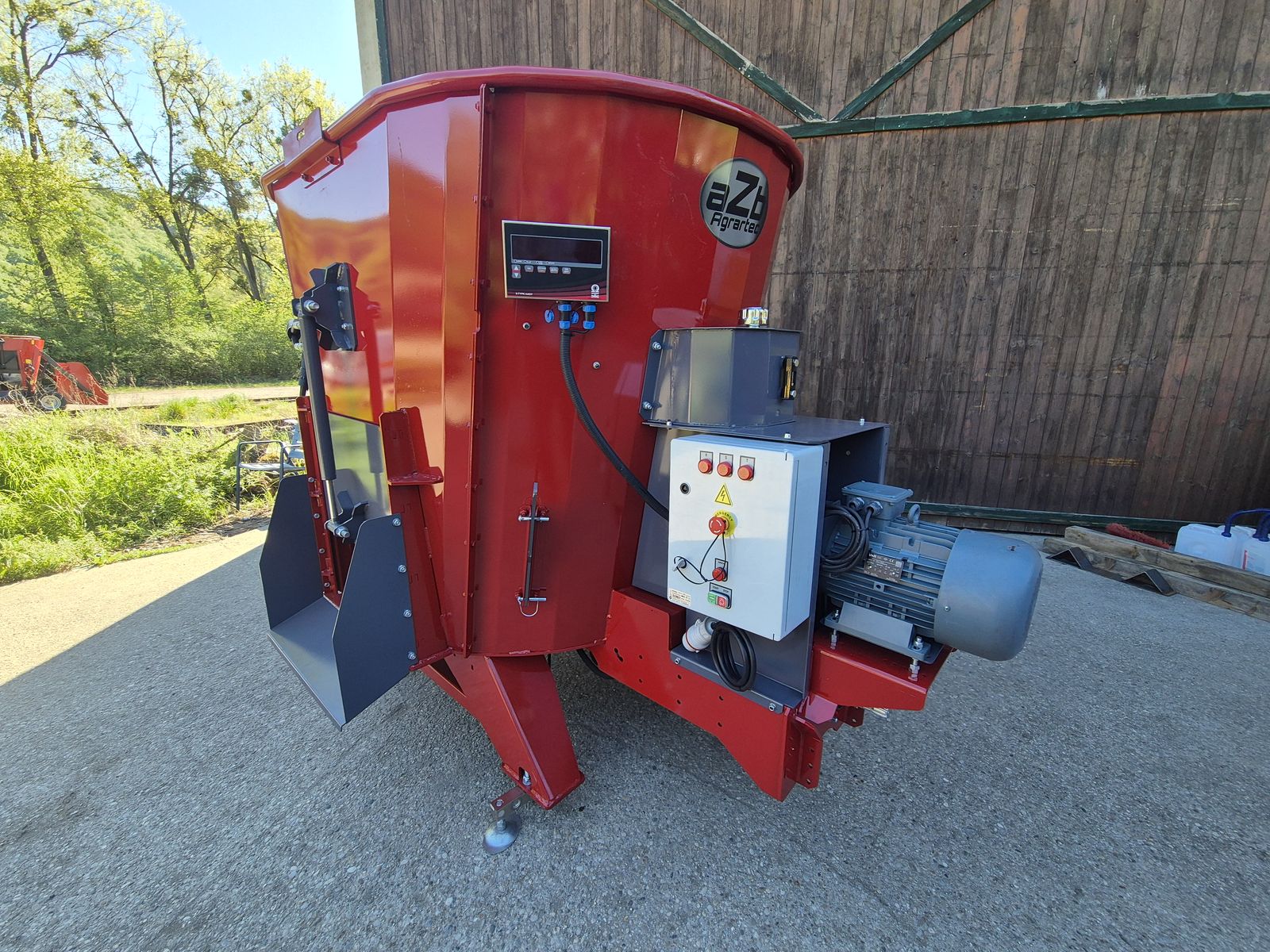 elektrischer Futtermischer MINI vertikal 3 m³ 1