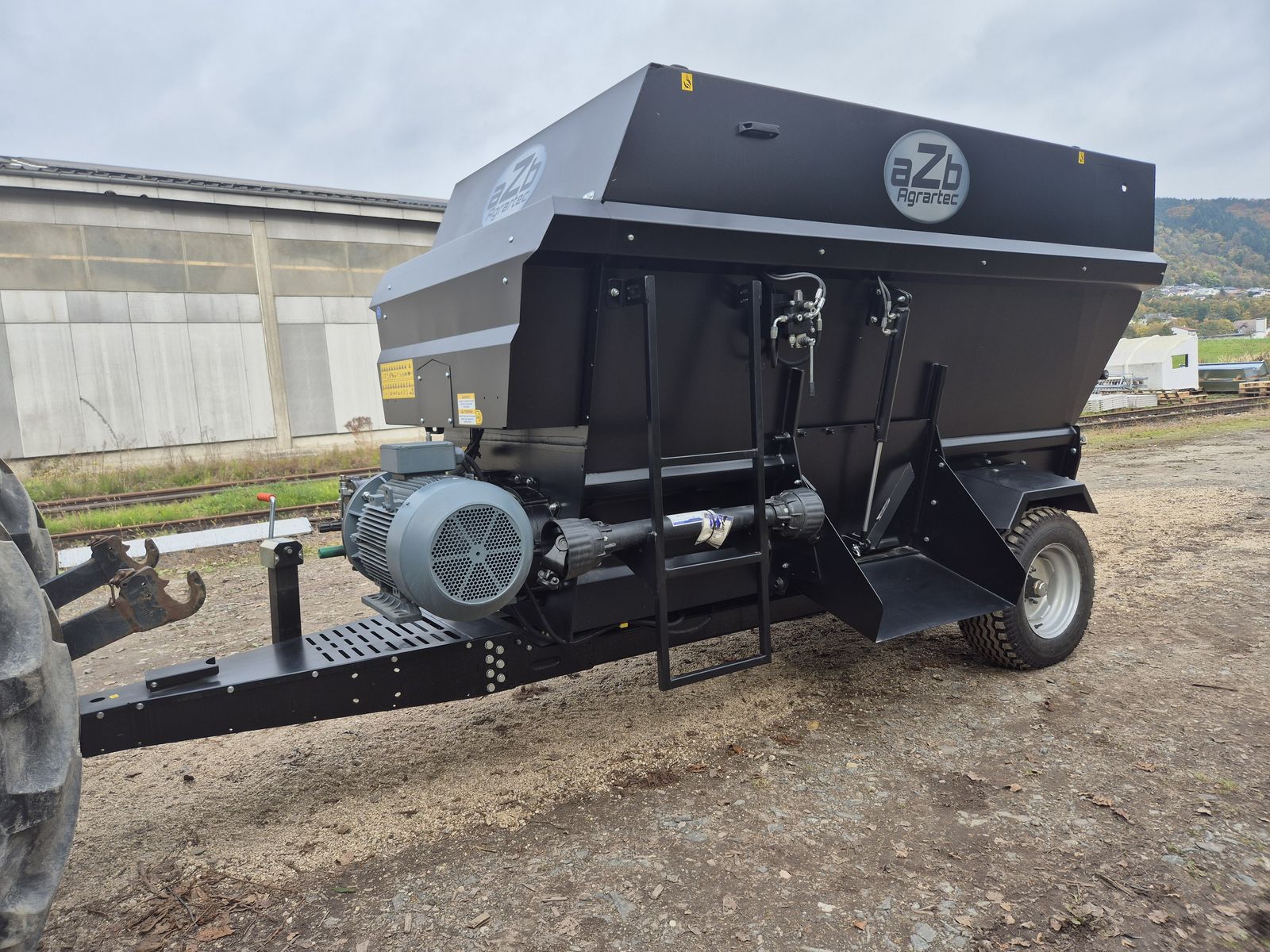 Futtermischer elektrisch horizontal 6 m³ mit Waa 2