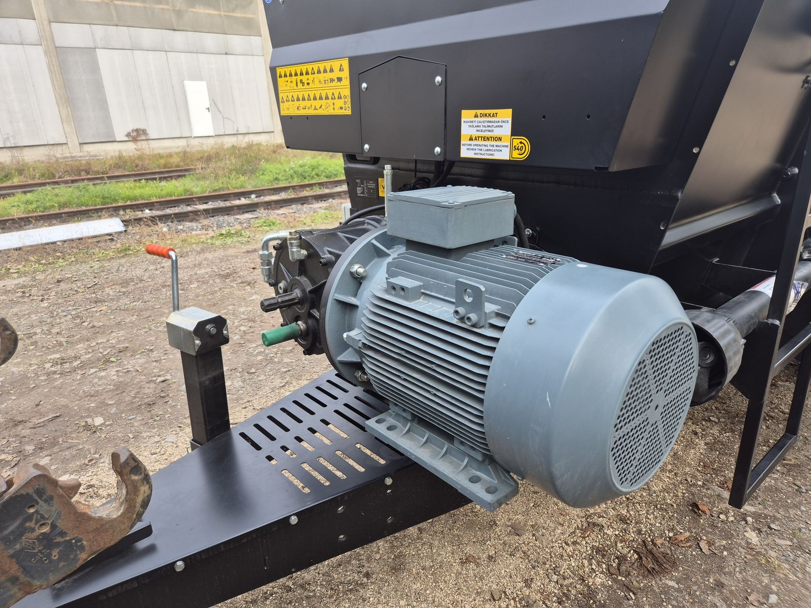 Futtermischer elektrisch horizontal 6 m³ mit Waa 3