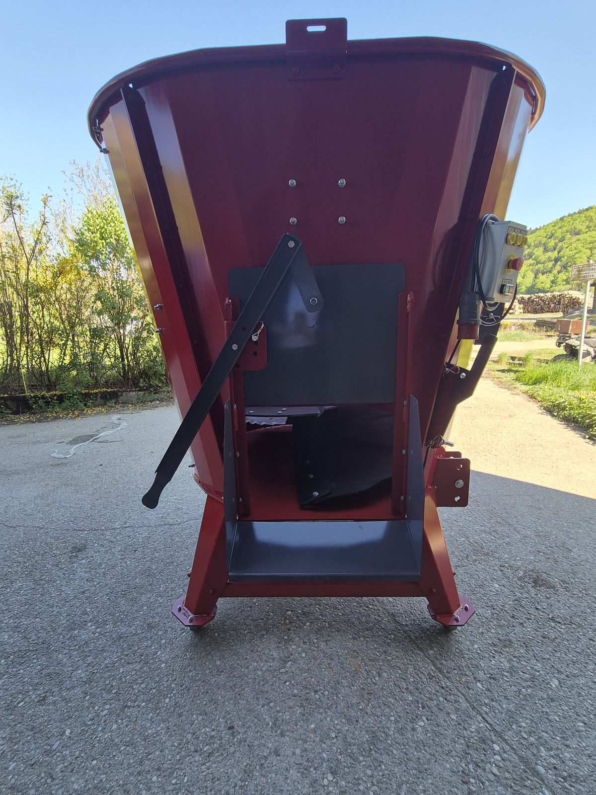 elektrischer Futtermischer MINI vertikal 2 m³ 3