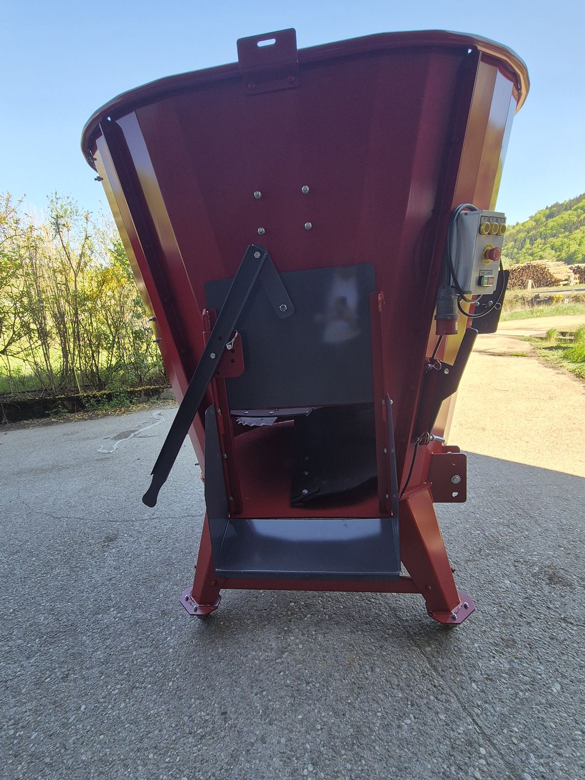 elektrischer Futtermischer MINI vertikal 2 m³ 3