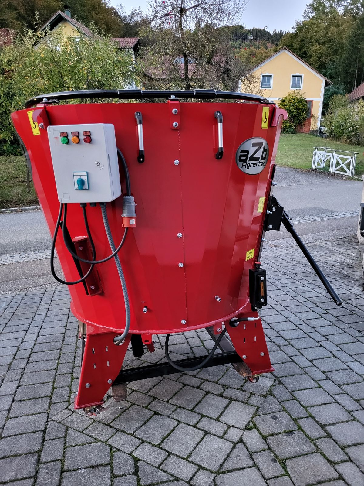 Futtermischer MINI vertikal 1,7 m³ elektrisch 3