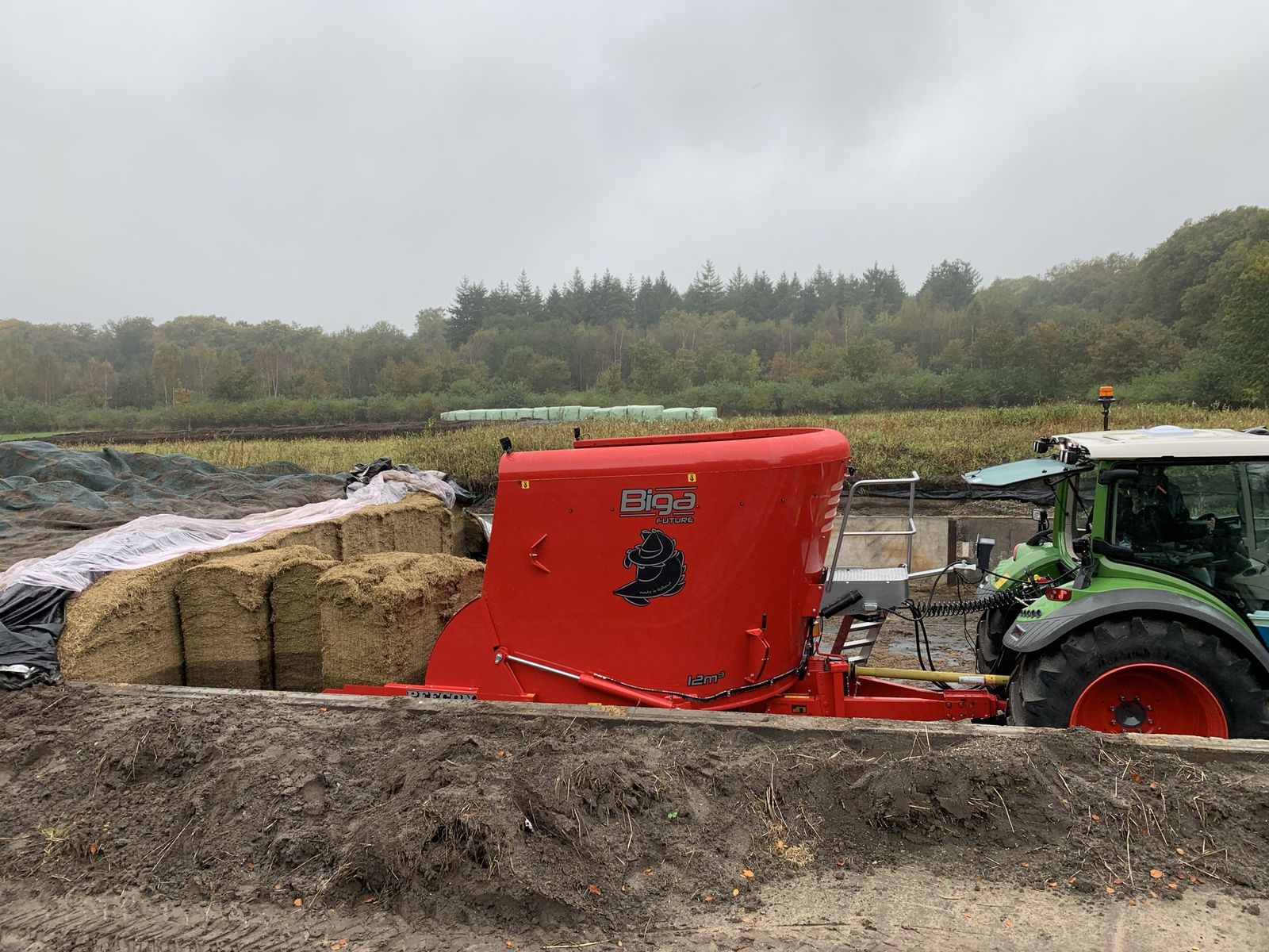 Peecon Futtermischwagen Biga Scoop 10 m³ mit Ladeklappe 2