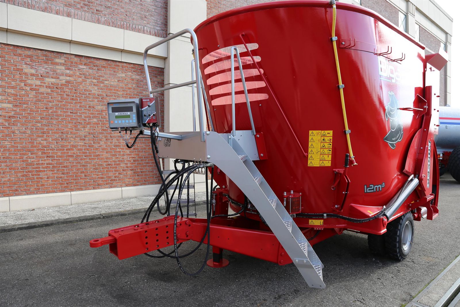 Peecon Futtermischwagen Biga Scoop 10 m³ mit Ladeklappe 3