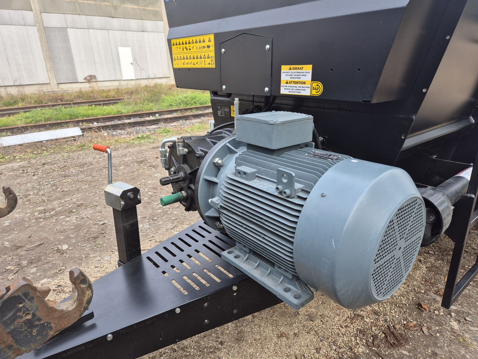 Futtermischer elektrisch 6 m³ mit Waage 2