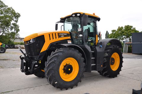 JCB Fastrac 8330 