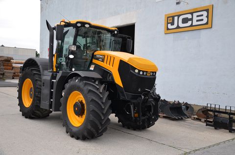 JCB Fastrac 8330