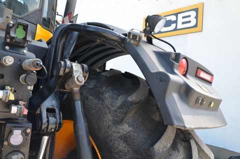 JCB Fastrac 8330