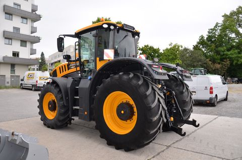 JCB Fastrac 8330