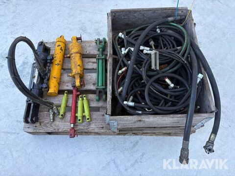 Sonstige Parti med hydraulslang och hydraulcylindrar