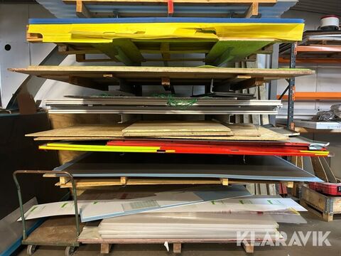 Sonstige Materialställ med innehåll
