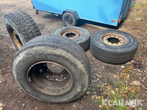 Lastbilsdäck med fälg 385/65R22.5 3
