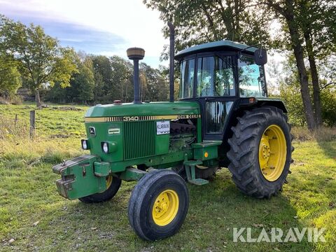 John Deere 3140