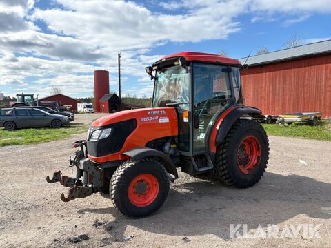 Kubota M8540