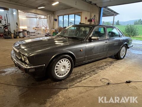 Jaguar XJ40
