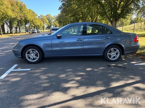 Mercedes E 240 2