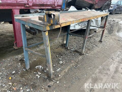 Arbetsbänk med skruvstäd 3