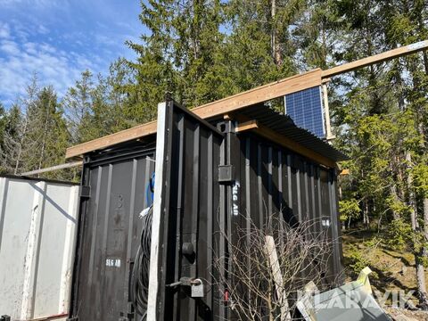 Sonstige Container 10 fots med solpaneler på taket