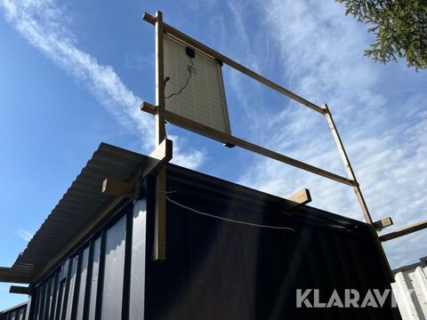 Sonstige Container 10 fots med solpaneler på taket