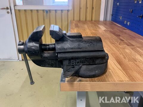 Justerbar arbetsbänk i ekparkett med monterad ve 3