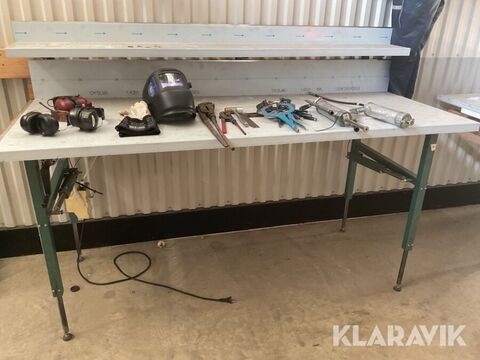 Arbetsbord med diverse utrustning IGAR 2