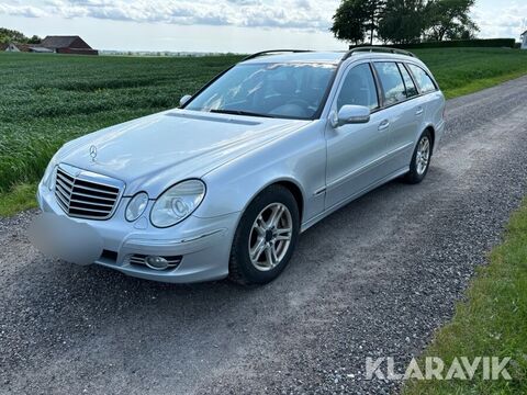 <strong>Mercedes-Benz E320 C</strong><br />