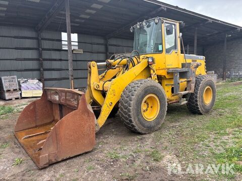Komatsu WA320