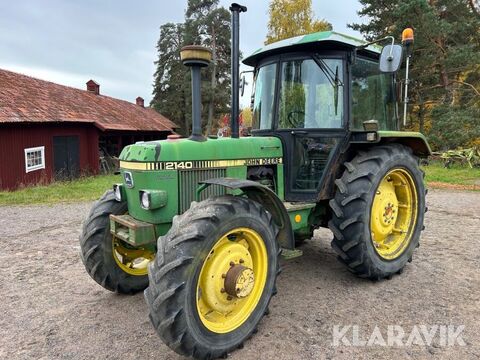 John Deere 2140