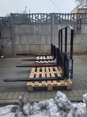 Sonstige Palettengabel mit Avant MultiOne Aufnahme