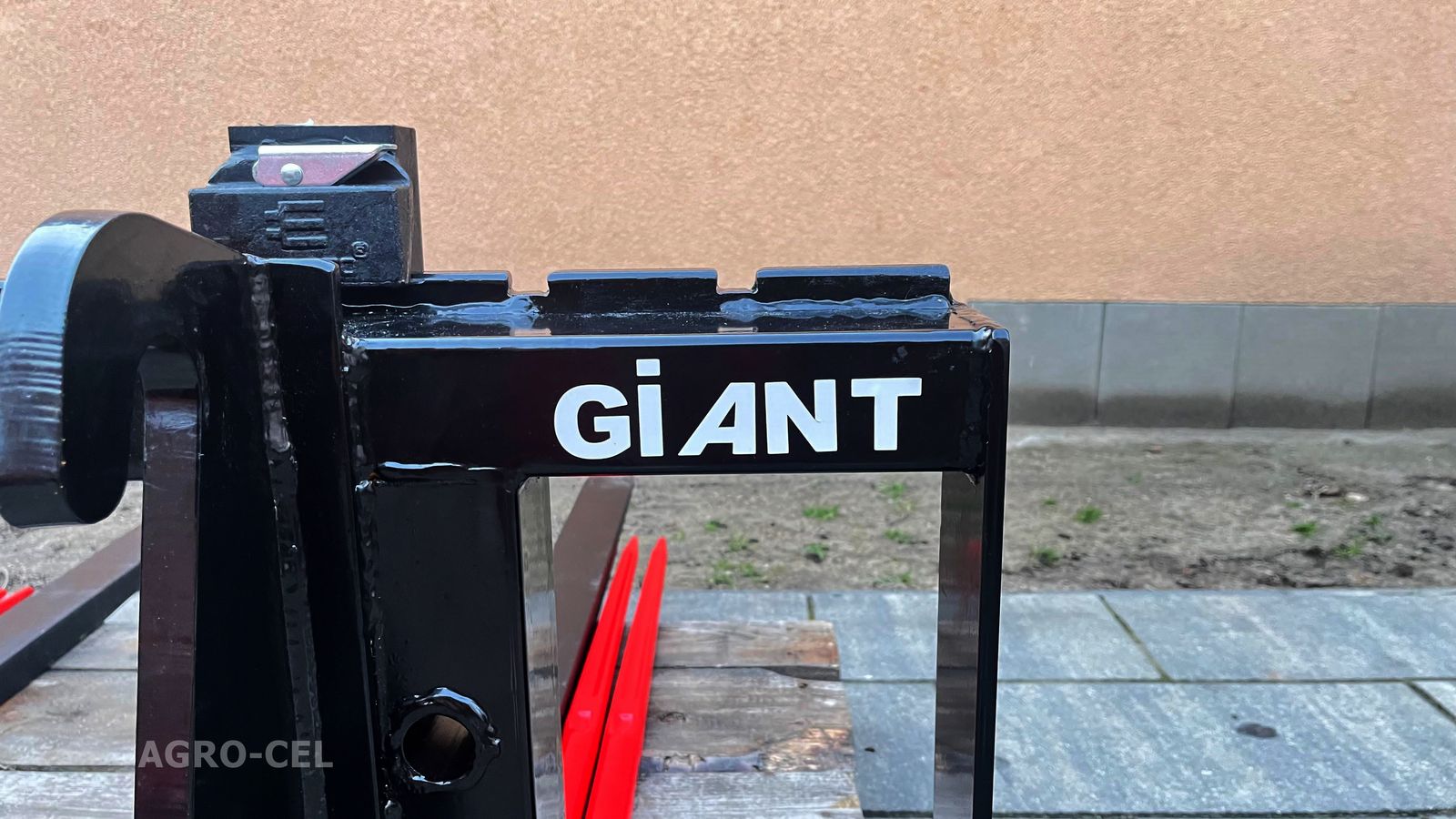 Palettengabel mit Giant Aufnahme 1