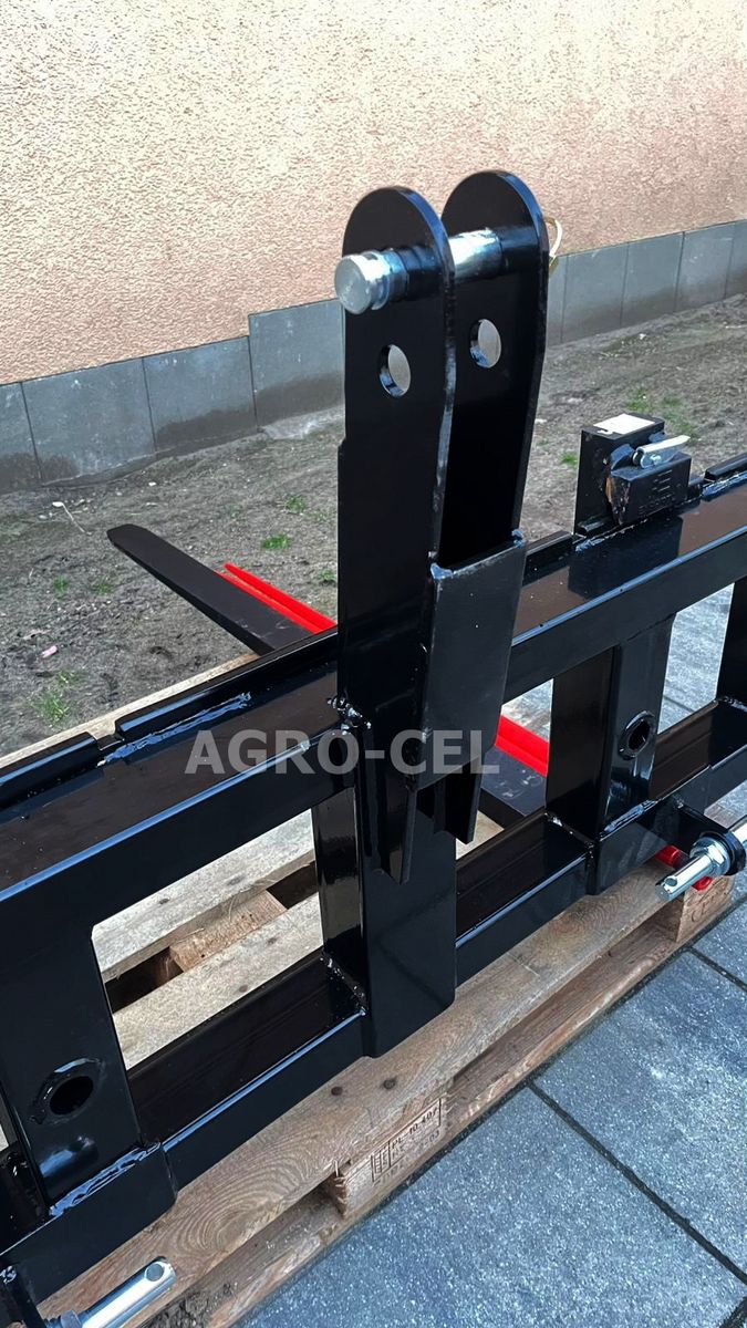 Palettengabel mit Dreipunktaufnahme. Inklusive B 2