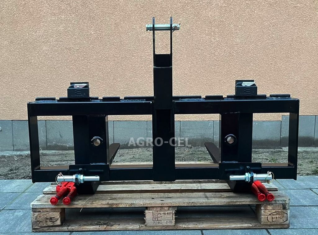 Palettengabel mit Dreipunktaufnahme. Inklusive B 1