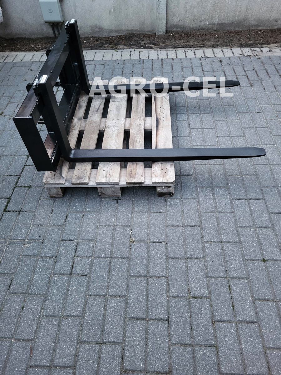 Palettengabel mit Avant MultiOne Aufnahme 2