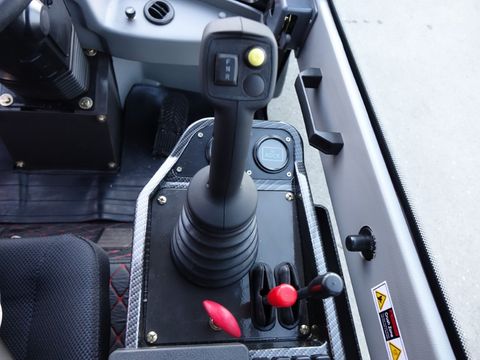 Grizzly 812T 4WD Hoflader mit 2 Jahren mobile Garantie!