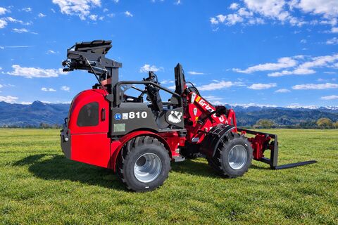 Grizzly 810 Hoflader 4WD Kubota offene Kabine kla