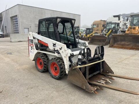 Bobcat S100 mit Schaufel und Gabel 2