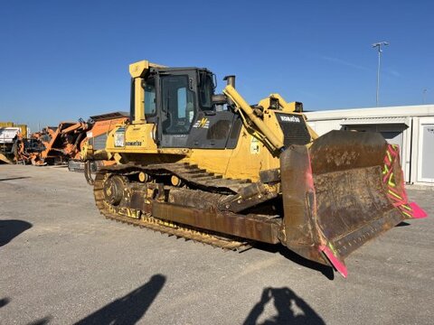 Komatsu D65 EX-15 Raupe 3