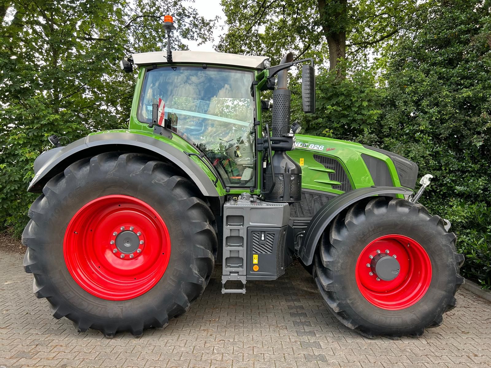 Fendt 828 Vario S4 ProfiPlus 2