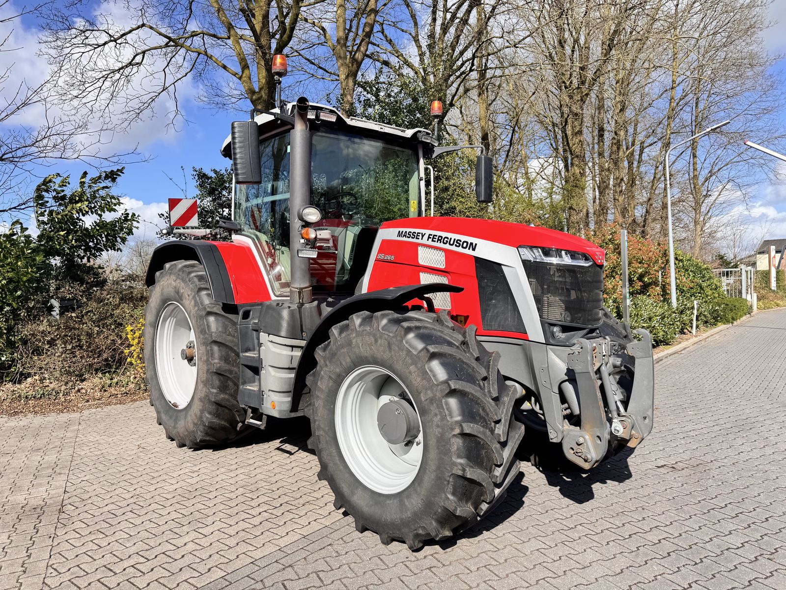 Massey Ferguson 8s.265 2