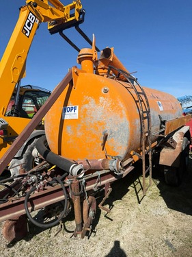Fuchs Pumpfass gefedert 10.000 Liter 80,60,40 km