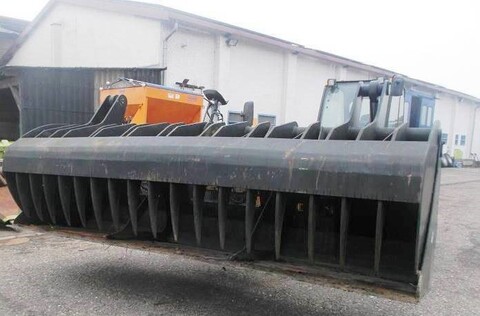 JCB Silagebeißschaufel 3,75 m 17 Zinken 2