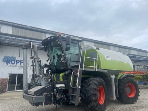 CLAAS Xerion 3300 Saddle Trac mit SGT