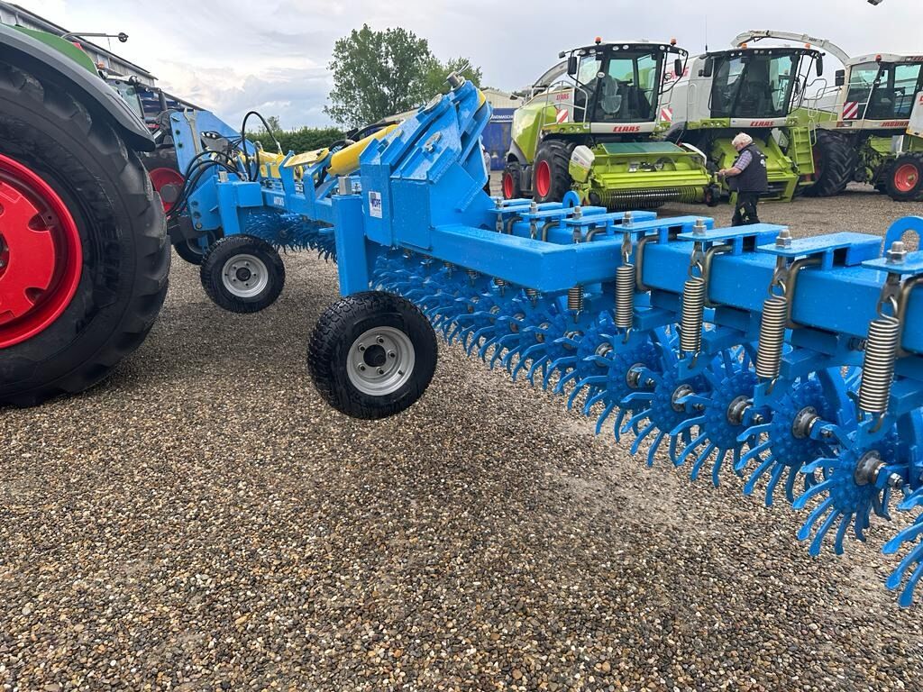 Rollhacke 12m Yetter, hydraulisch klappbar 2